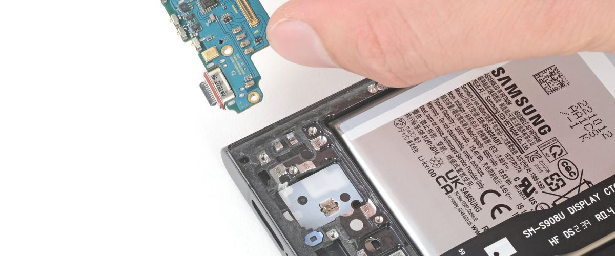 You can finally repair your own Samsung Galaxy S22