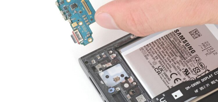You can finally repair your own Samsung Galaxy S22